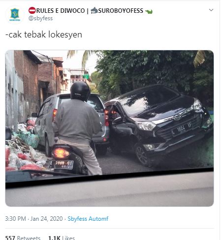  Mobil terpaksa panjat tembok,