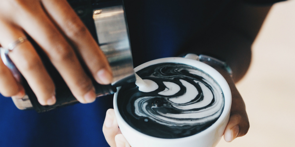 Charcoal Latte, Versi Cantik dari Kopi Joss