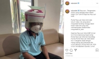 Pemotor Bergaya Pakai Helm Rice Cooker, Malah Begini Nasibnya