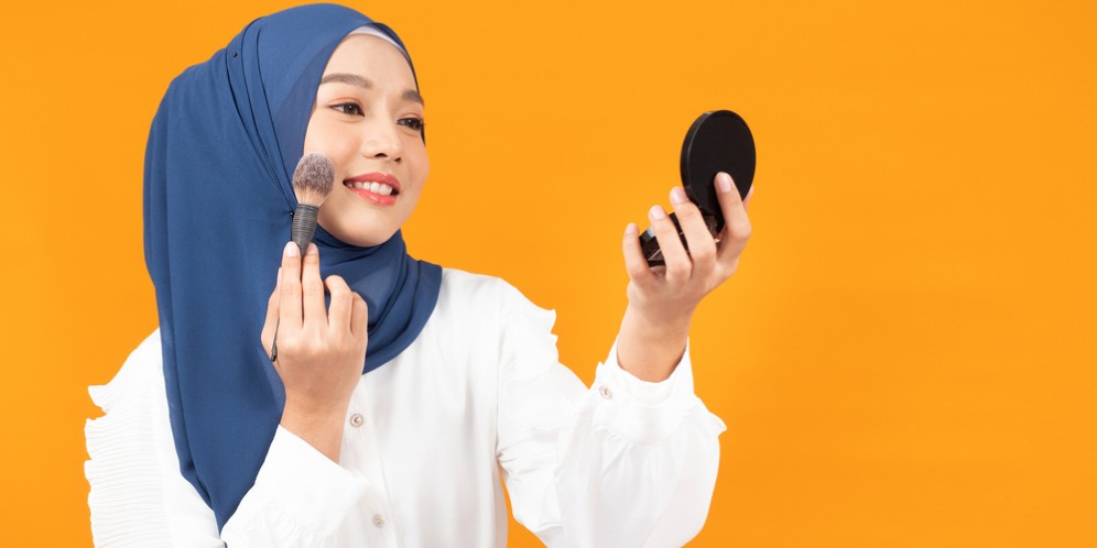 5 Cara Tepat Pakai Blush On