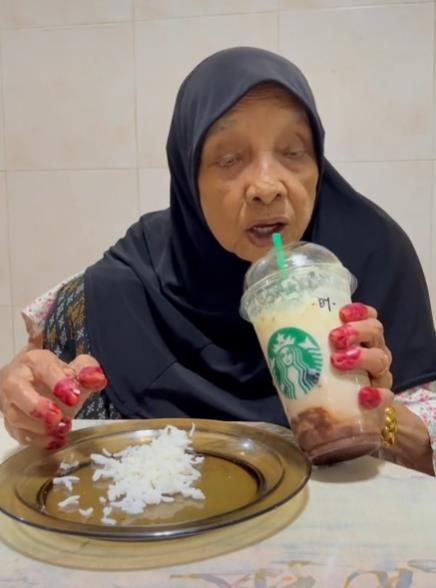 Awalnya Prihatin Nenek Makan Nasi Hanya Dengan Garam Tapi Endingnya Netizen Batal Kasihan 1029