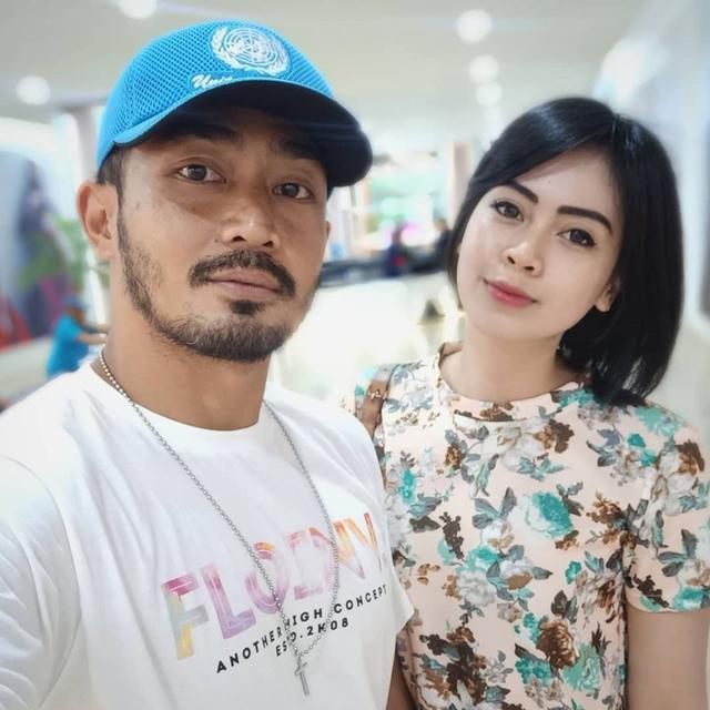 Digugat Cerai Lagi Ini 5 Potret Lawas Kemesraan Yama Carlos Bareng Istri