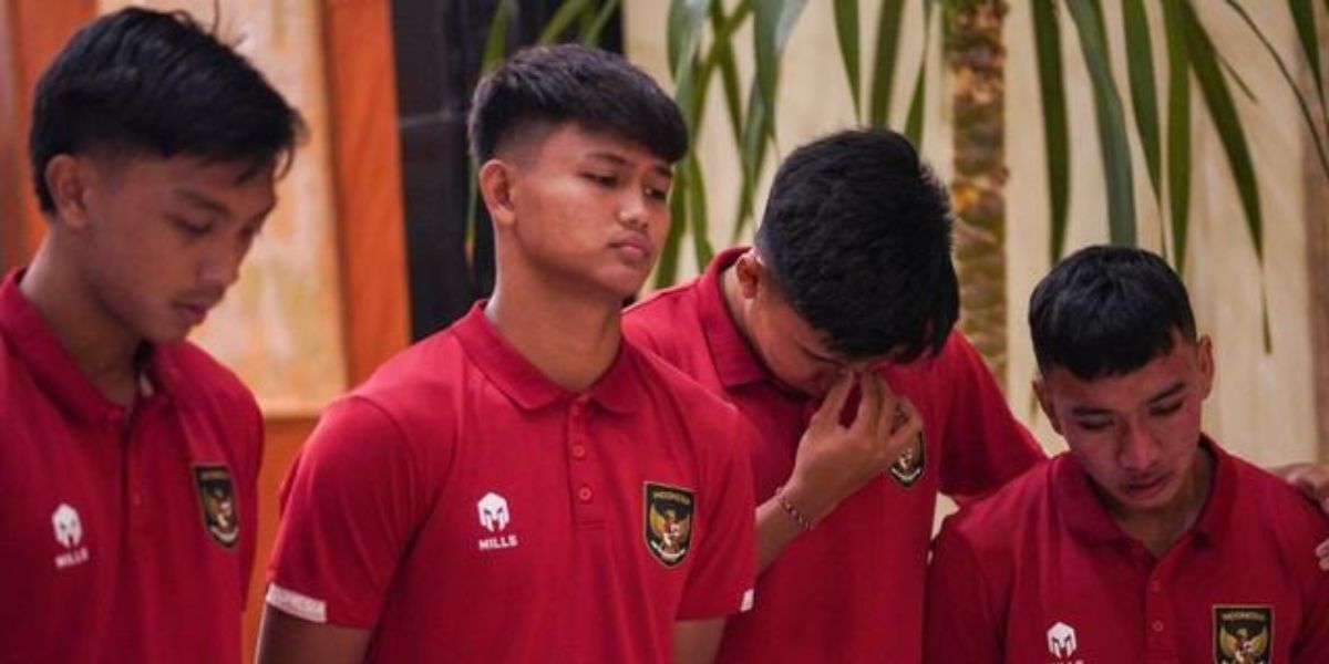 Tears of the U-20 National Team after Indonesia Fails to Become the Host of the World Cup