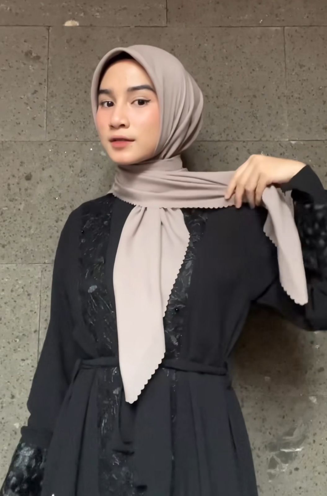 Try an Elegant Look with Plain Triangle Hijab