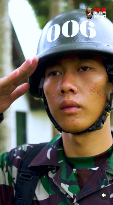 Story of a Son of a Grave Digger Who Successfully Joins the Indonesian Army, Not Forgetting His Parents' Sacrifices