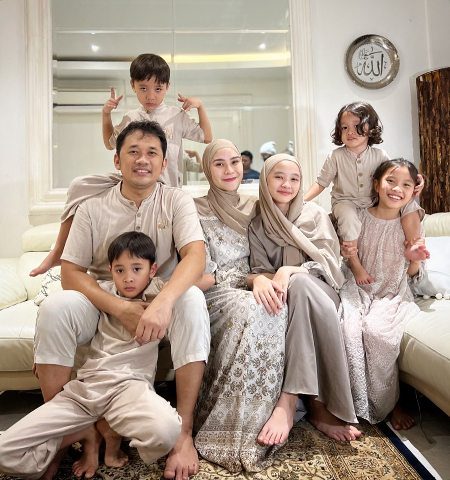 Zaskia Adya Mecca's Family