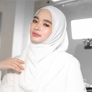 Potret Inara Rusli Pertama Kali Jadi Host, Wajah Teduh dan Percaya Diri