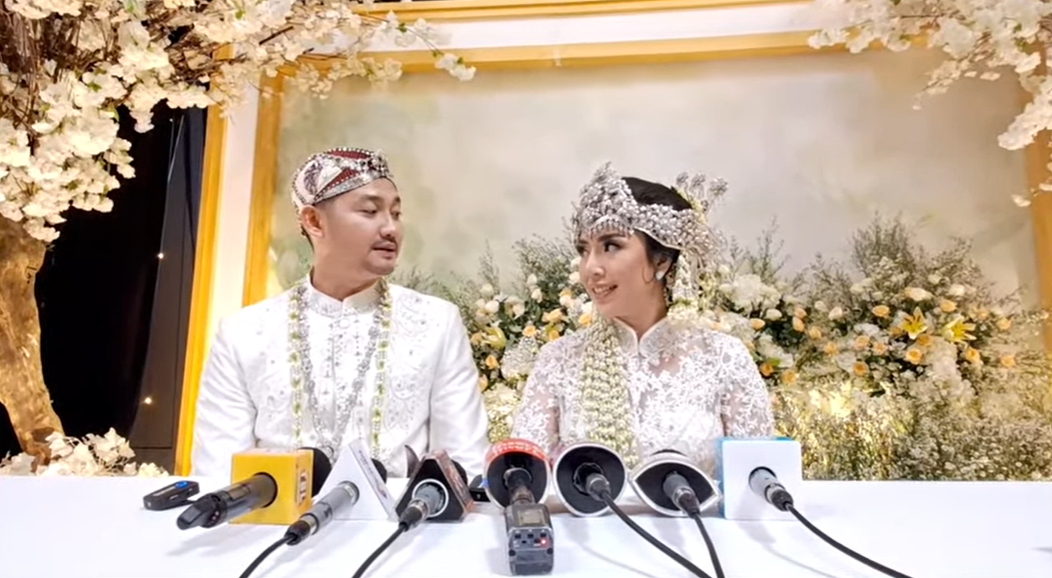 Portrait of Angga Wijaya and his wife Anna's wedding