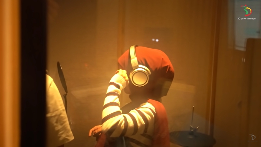 Terbaru, di video yang diunggah 27 Januari 2022, terungkap bahwa Lesti sempat menangis di studio saat rekaman lagu Lentera karya Melly Goeslaw.