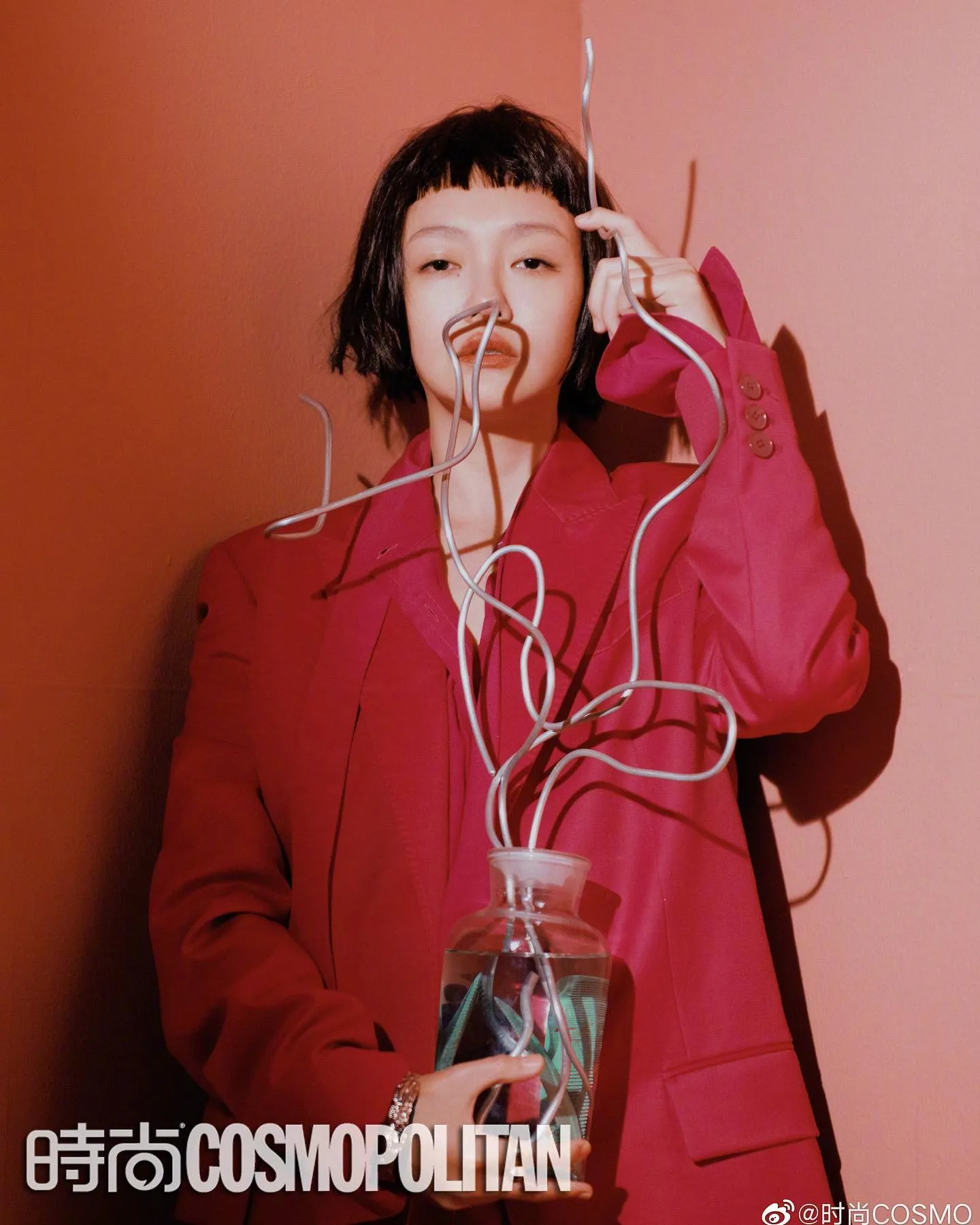 Barbie Hsu juga dituduh berusaha membuatnya terlihat buruk dengan mengatakan bahwa dia tidak memberikan dukungan finansial kepada keluarga mereka.