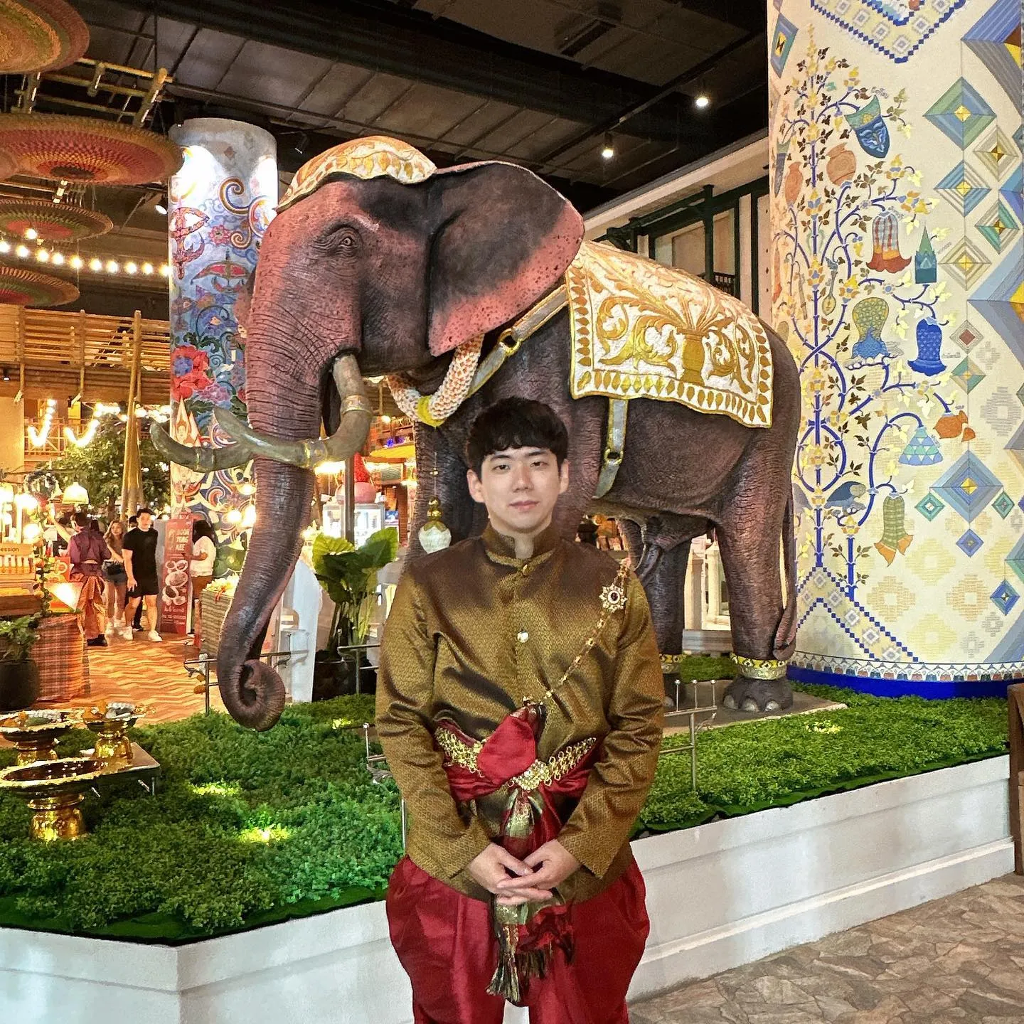 FYI, Junghoon sendiri sudah menikah di tahun 2019 lalu, di mana Jisoo juga ikut hadir di hari bahagia sang kakak.