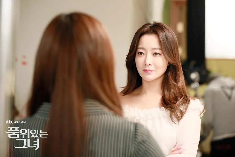 THE LADY IN DIGNITY (2017)