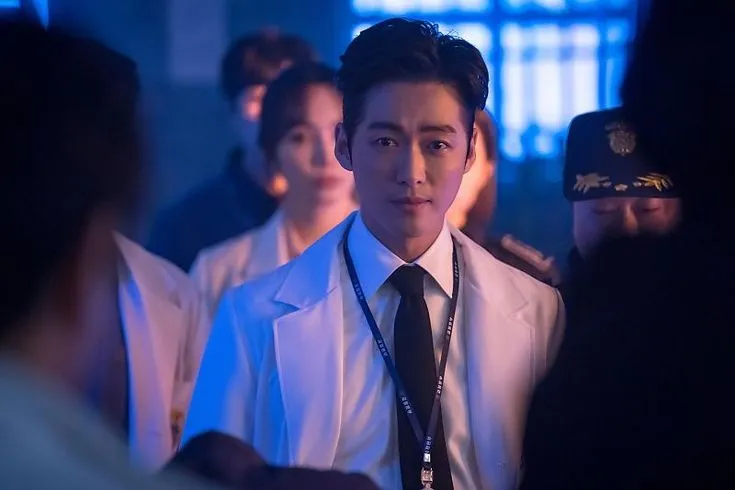 DOCTOR PRISONER (2019)