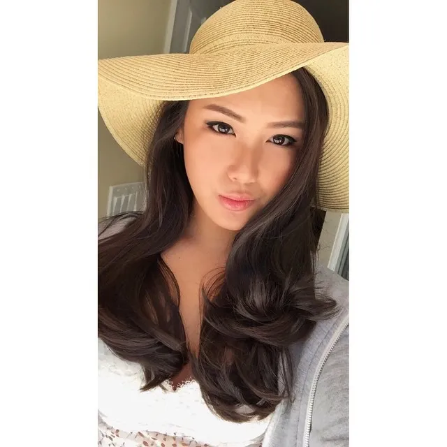 TAJIR , CANTIK...... BUAT MELELEH.....