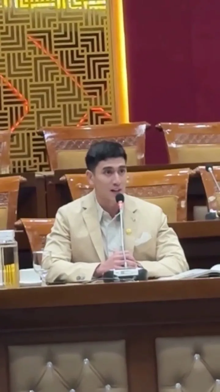 Potret Verrell Bramasta Hadiri Rapat Internal Komisi X DPR