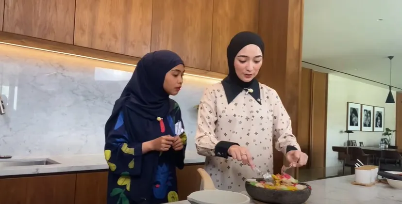 Sebut bak Siang dan Malam saat bersama Citra Kirana