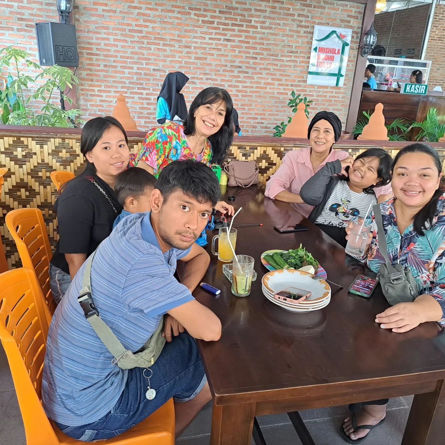 Penuh Kehangatan Saat Bersama