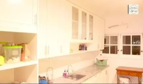 Dapur Didominasi Warna Putih