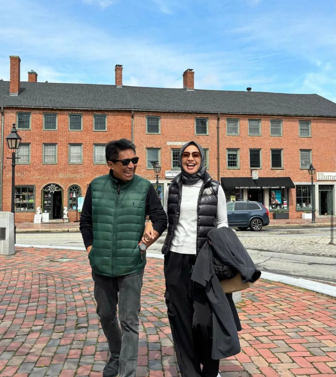 Kisah Asmara dan Kehidupan Pribadi yang Dinamis