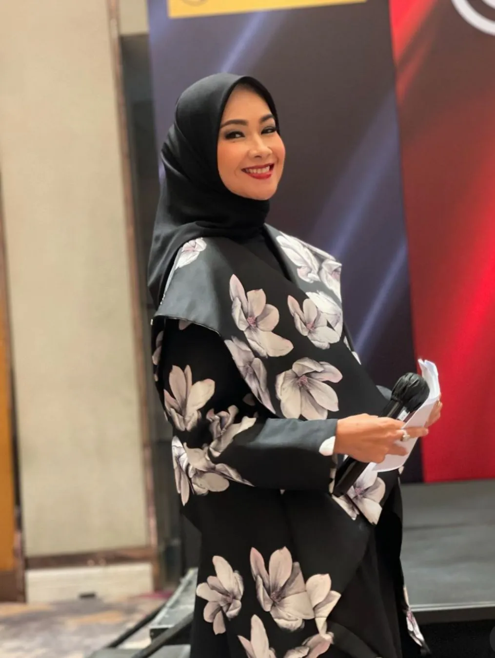 Terjun ke Dunia Hiburan dan Meraih Popularitas