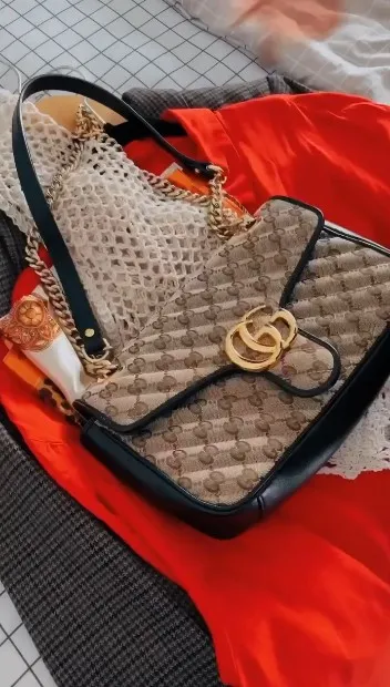 Punya Banyak Barang Mewah