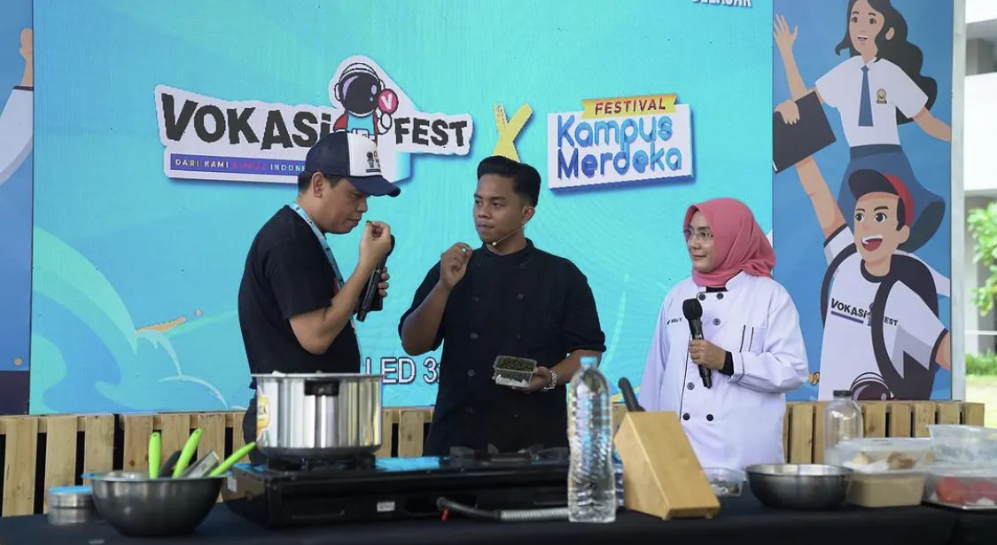 Kiki Memasak di Acara Vokasi Fest Bersama Ibu Dirjen Pendidikan Vokasi