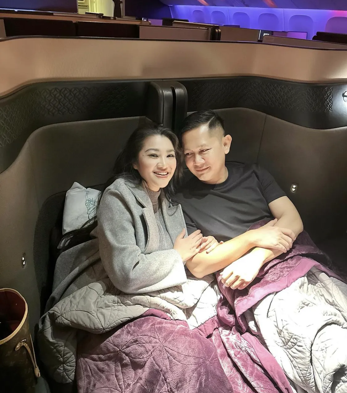 Abadikan Momen Mesra Bersama Suami