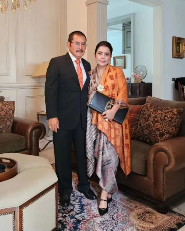 Hubungan Kontroversial dengan Bambang Trihatmodjo