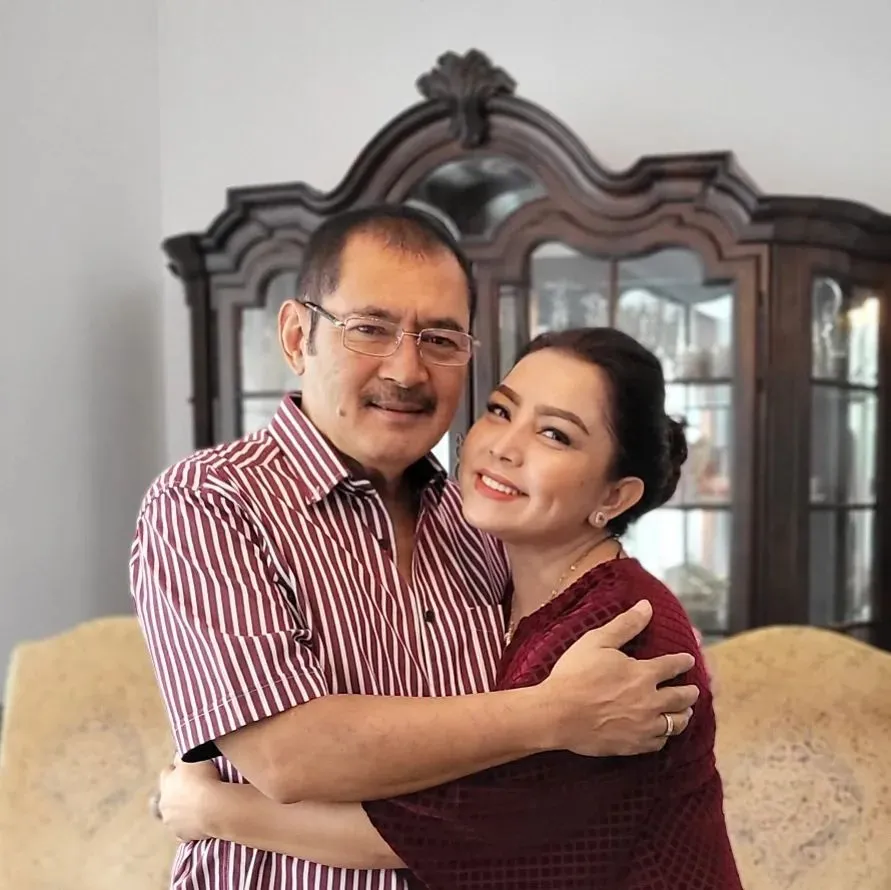 Tak Pernah Cek Ponsel Suami