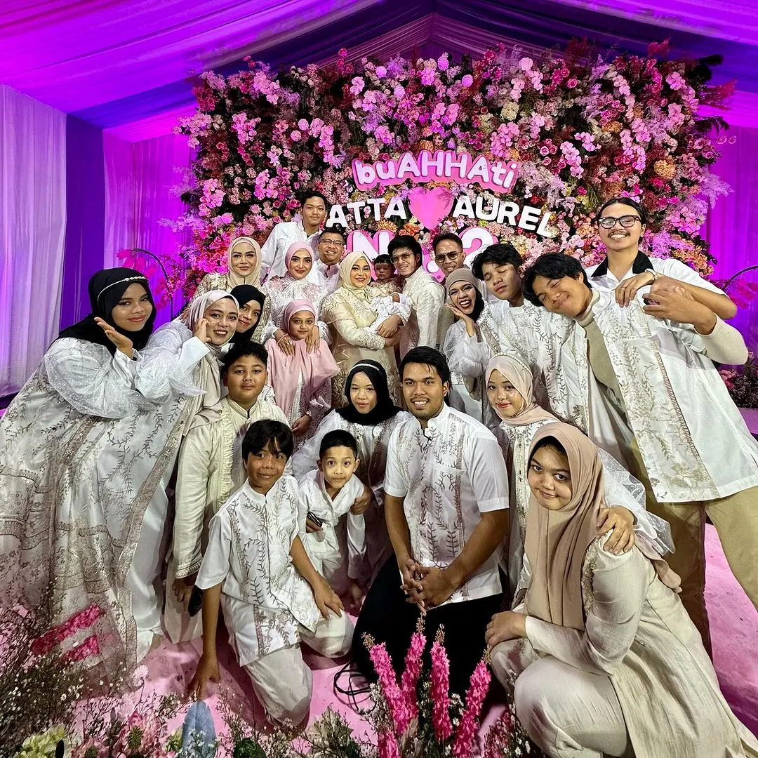 Potret Penampilan Keluarga Besar Atta dan Aurel