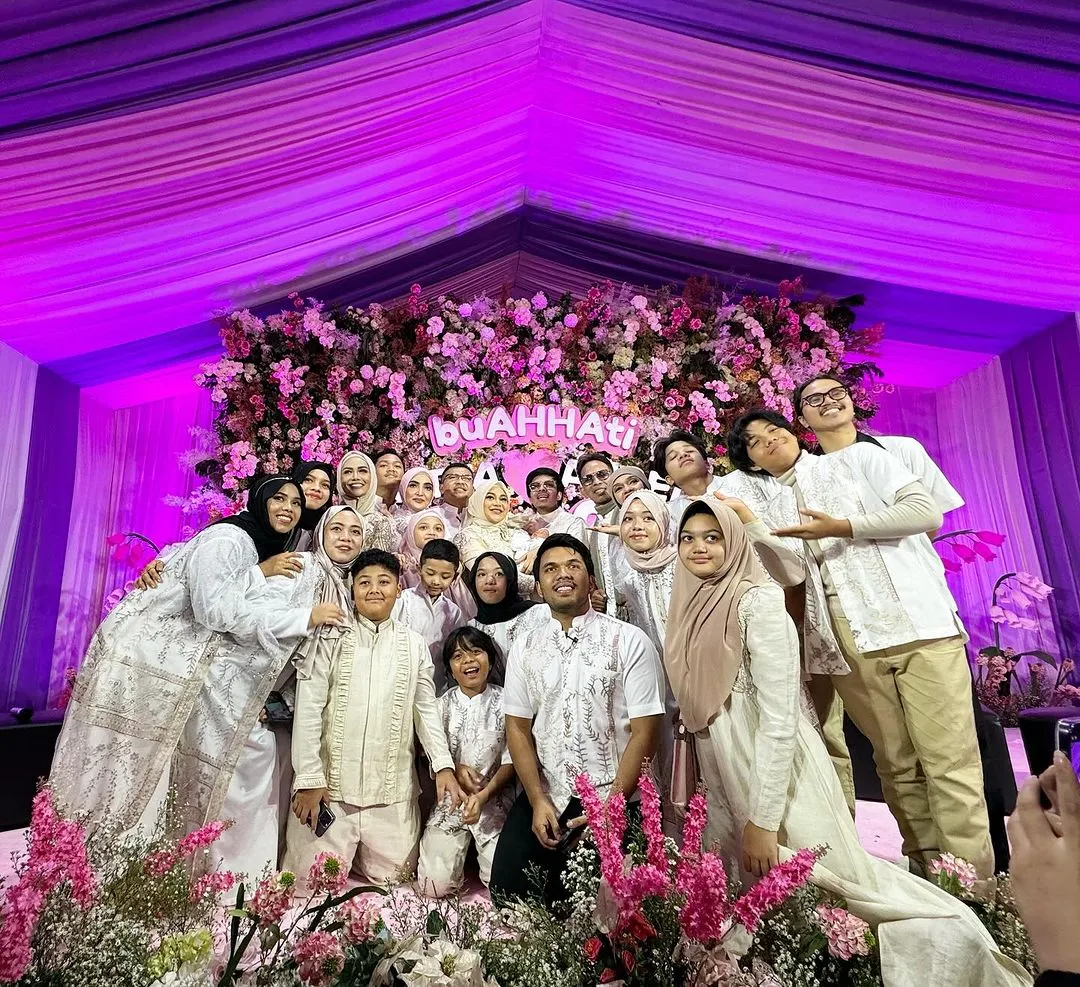 Amora Lemos Bikin Salfok