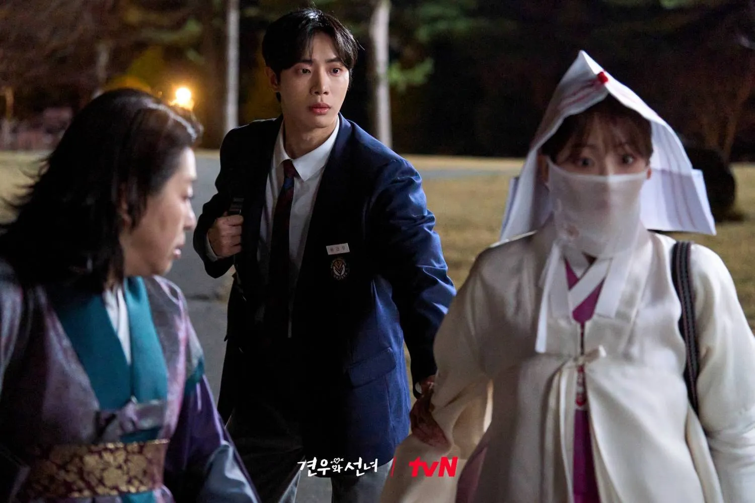 HEAD OVER HEELS (2025)