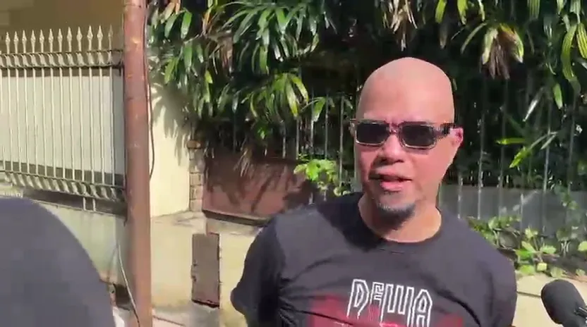 Berbagai Dengan Banyak Pihak