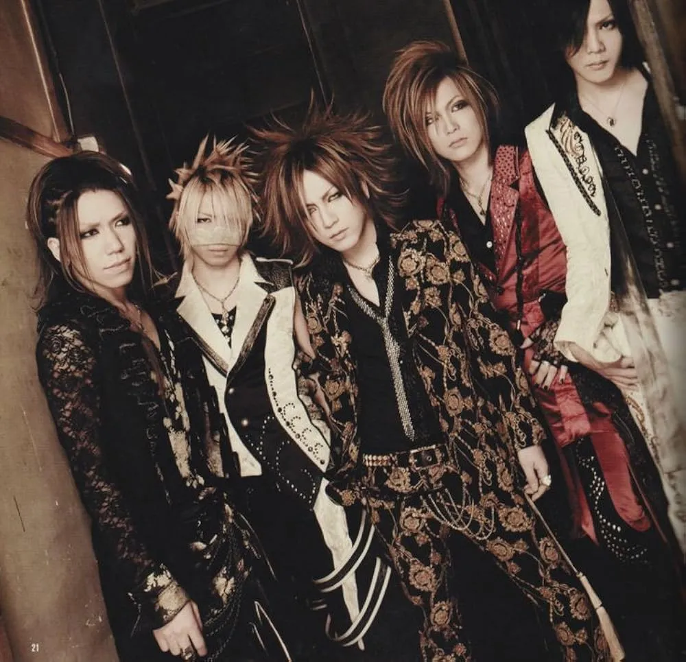 Band Tetap Melanjutkan Aktivitas