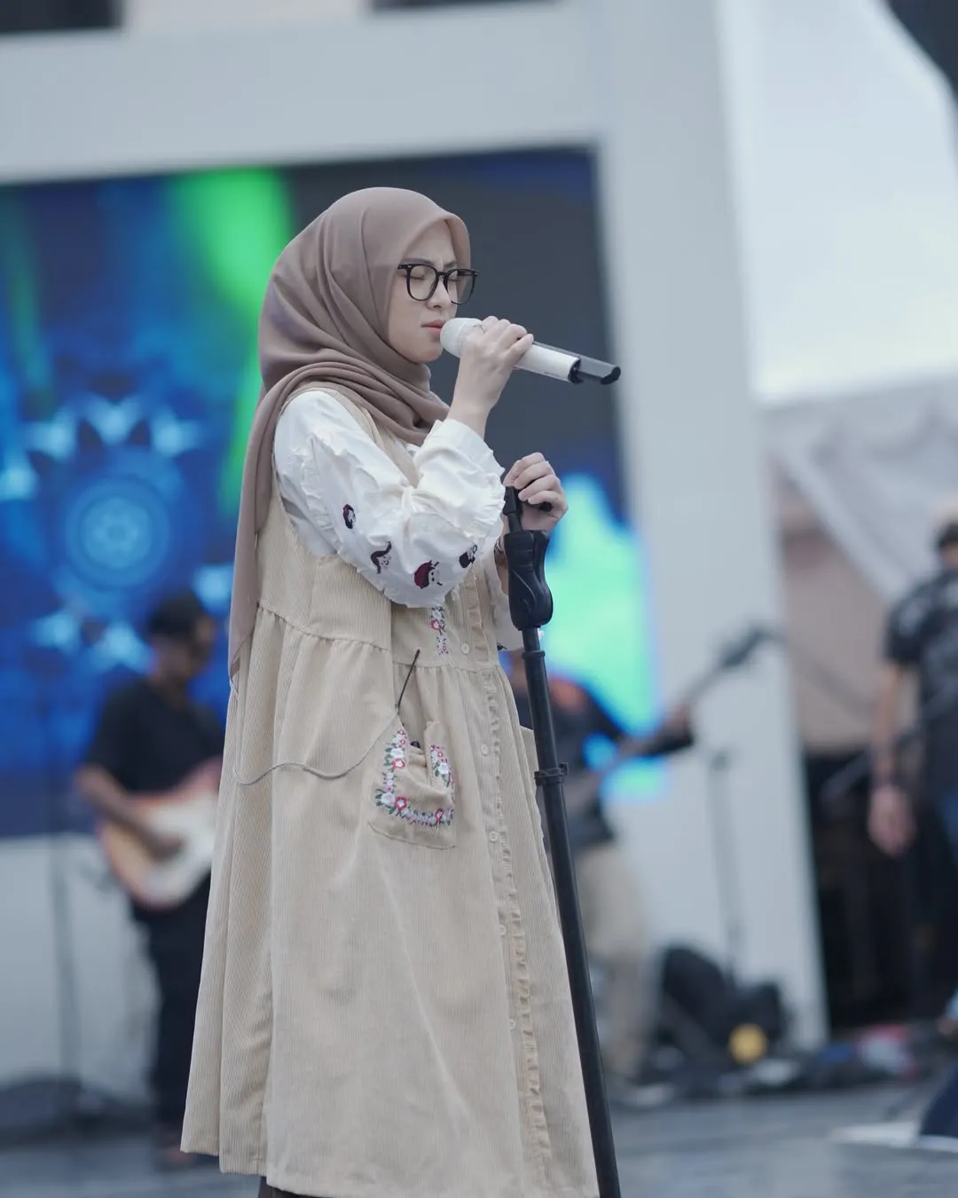 Lirik Lagu Sa'duna Fiddunya - Nissa Sabyan