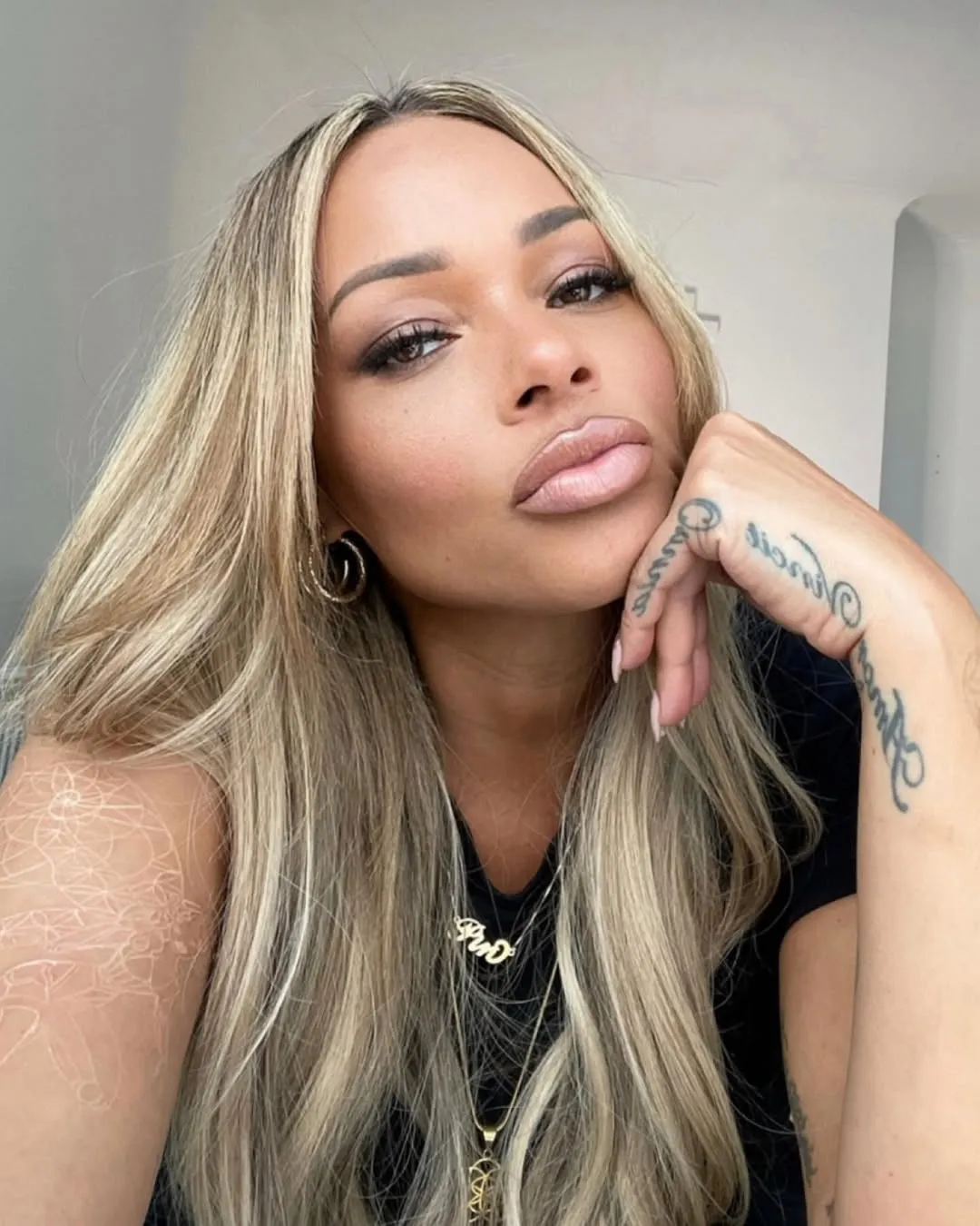 Lirik Lagu Who's Loving My Baby