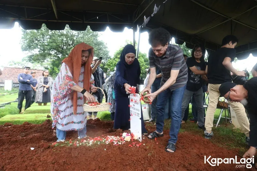 Semangat Bermusik Donny Dipuji Ahmad Albar