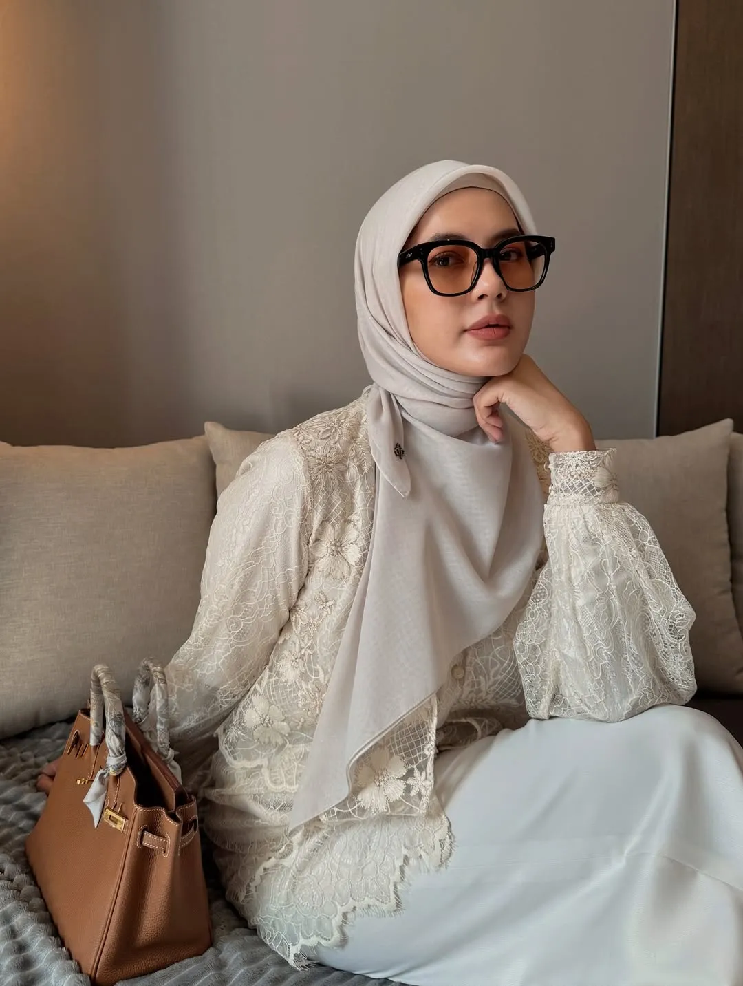 Fashion Hijab Cantik Ala Paula Verhoeven