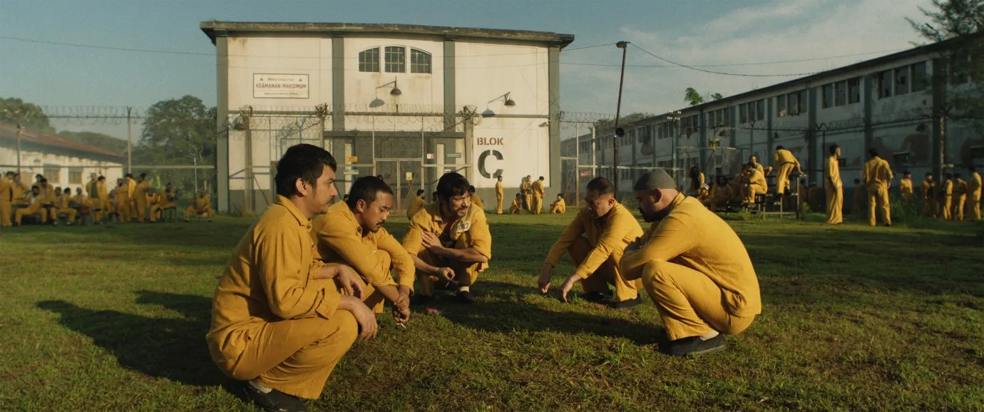 Horor, Humor Gelap, dan Kritik Sosial