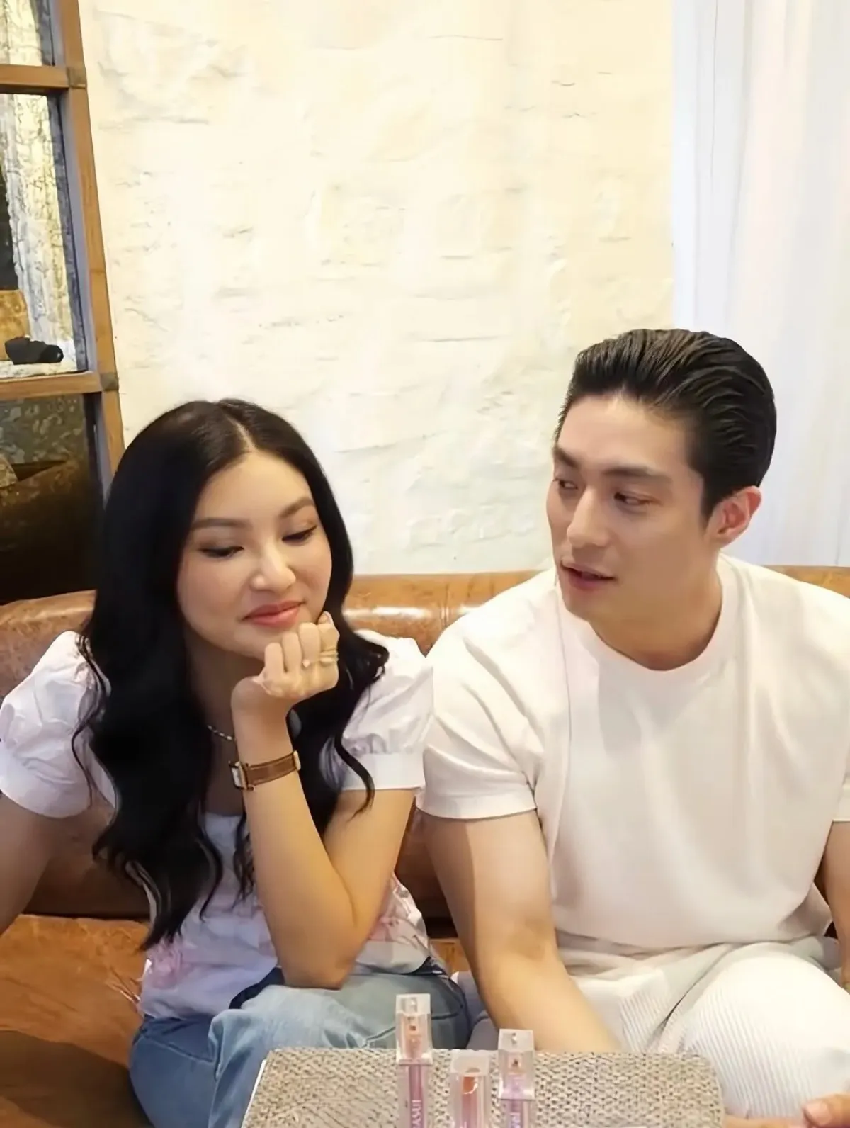 Sarwendah dan Giorgio Saling Menatap