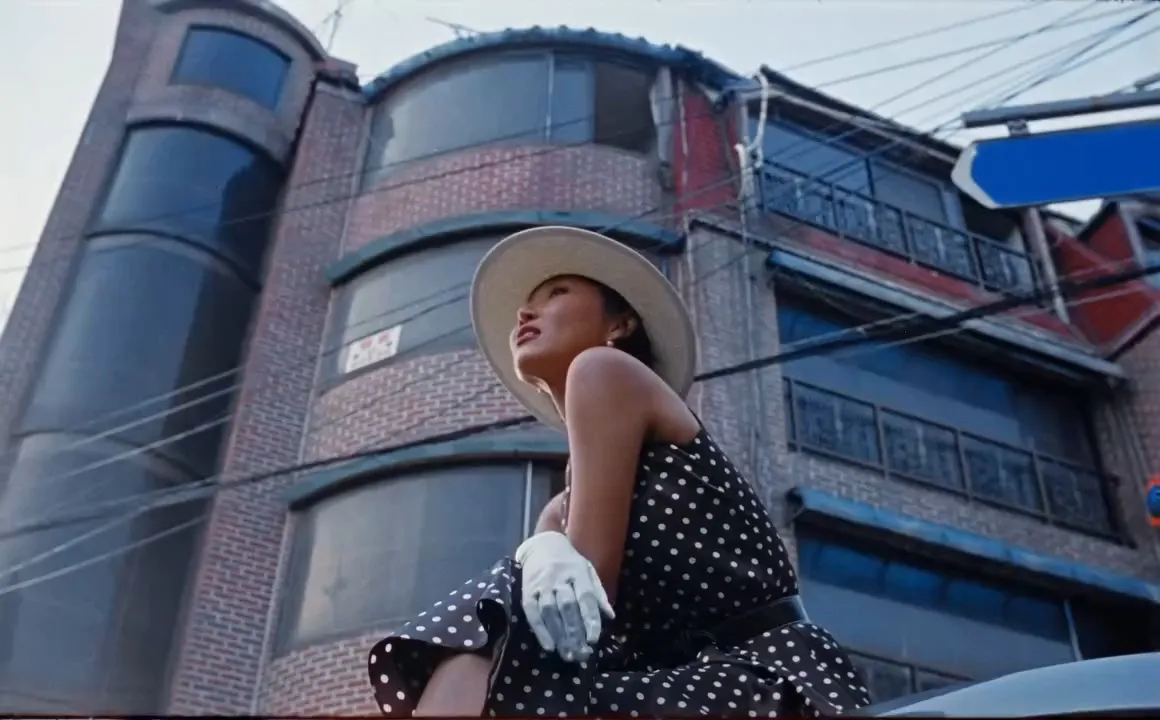 Perlihatkan Visual Hwasa yang Memukau