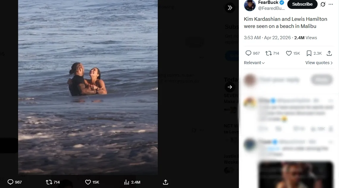 Pelukan Mesra di Tengah Laut