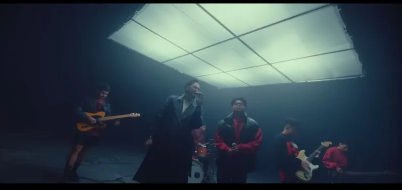 Antara Benci dan Rindu yang Menyakitkan