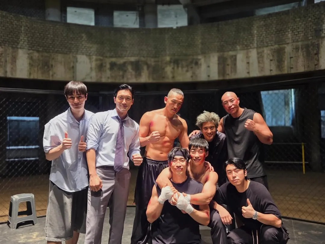 Lee Sang Yi Tampilkan Kebersamaan dengan Para Aktor Besar