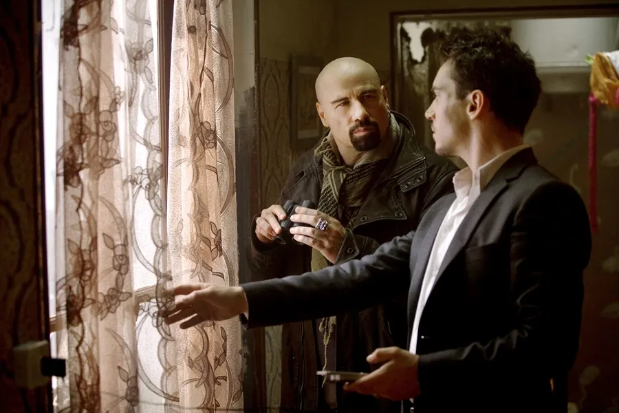 Misi Rahasia Bersama Agen Charlie Wax