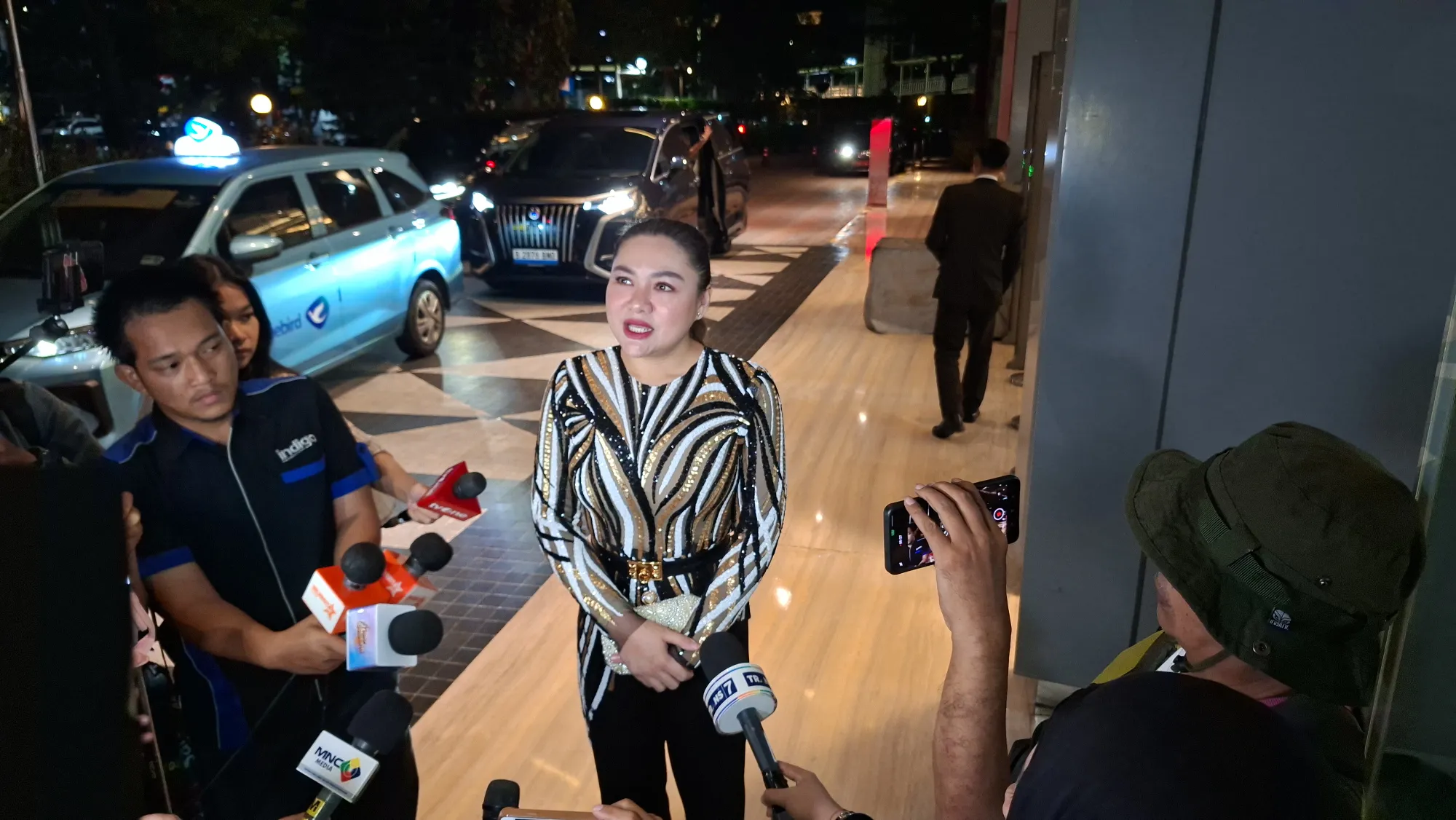 Penampilan Simpel di Resepsi
