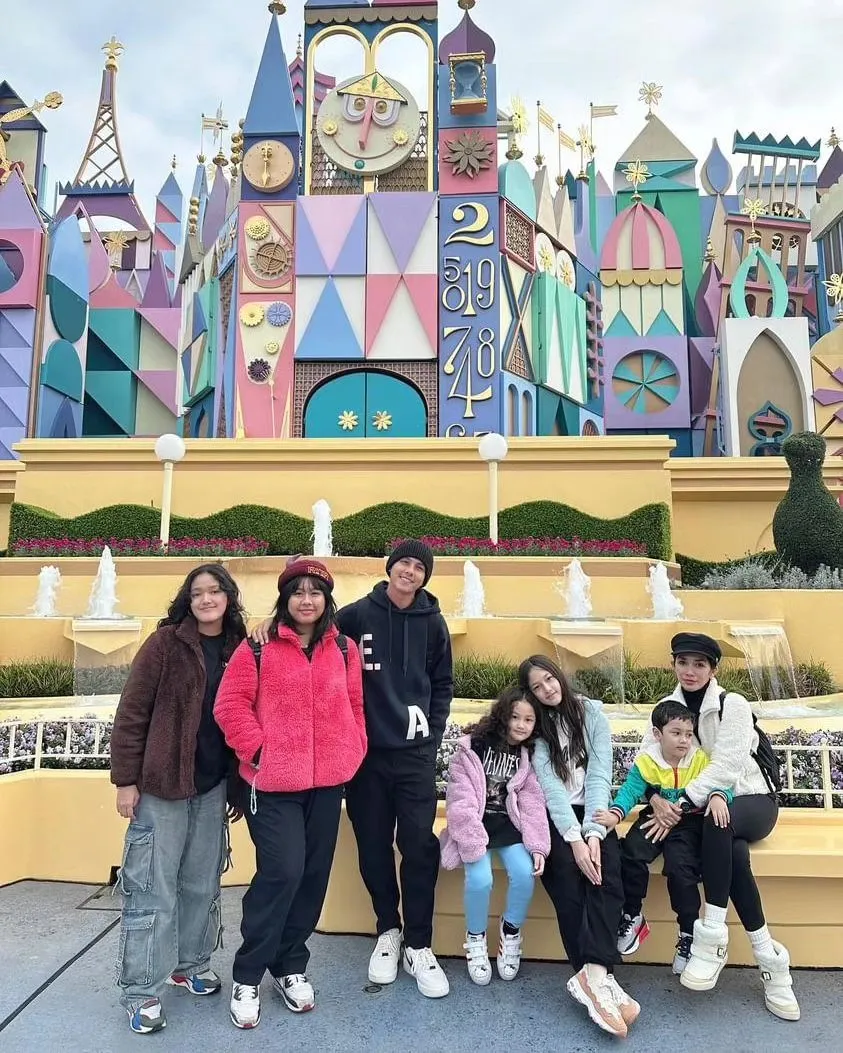 Potret Terbaru Amel Anak Ussy Sulistiawaty