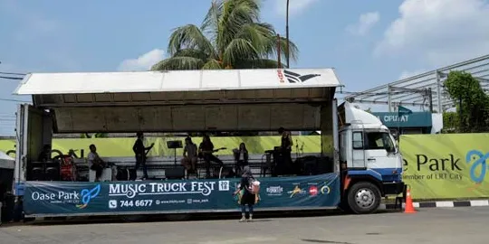 Menoton Konser di Truk Berjalan, el(ART)e - Music Truck Fest