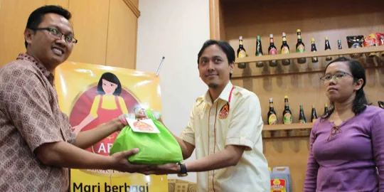 ABC Dapur Peduli Berbagi Ribuan Bingkisan di Hari Ibu