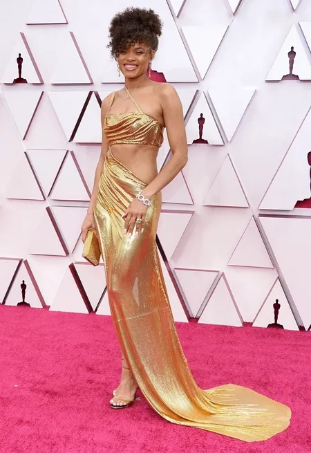 10 Artis Ini Dicap Worst Dressed di Red Carpet Oscar 2021, Terlalu Santai Hingga Nggak Banget!